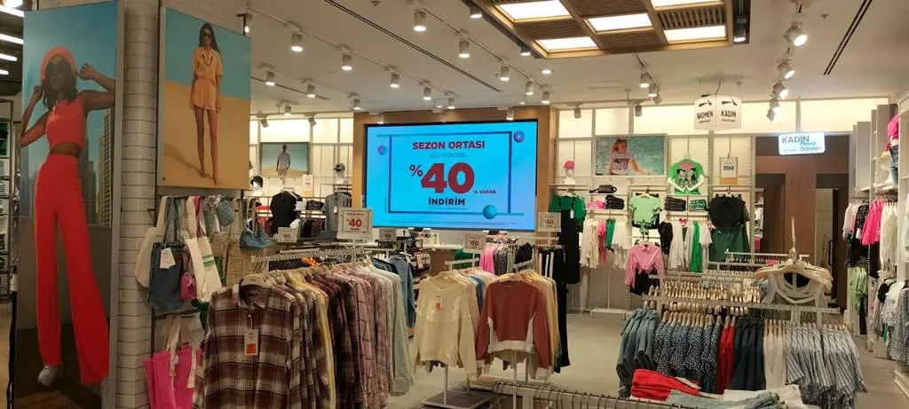 Perakende İç Mekan LED Ekranları